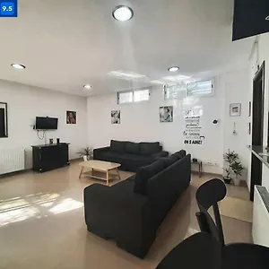 Studio Très Bien Situé Au Jardin D El Menzah 1 Appartamento